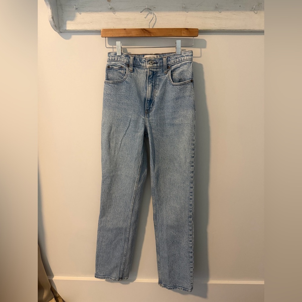 Abercrombie & Fitch 90s High Rise Straight Leg Jeans